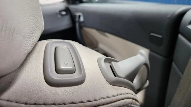2013 Volvo C70 2nd Gen - Image 18 of 21
