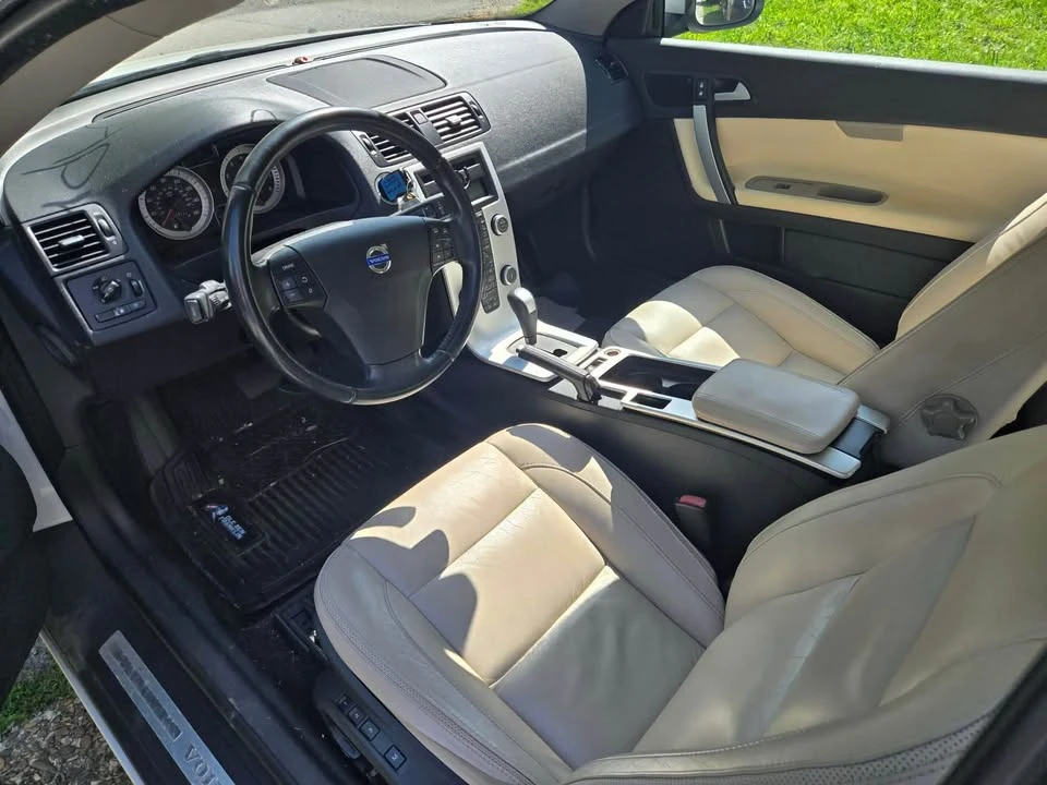 2013 Volvo C70 2nd Gen - Image 5 of 9