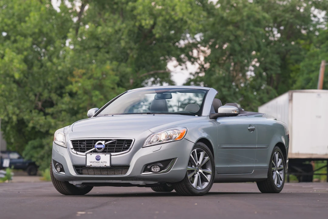 2013 Volvo C70 2nd Gen - Image 2 of 31