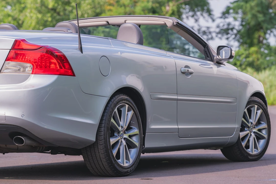 2013 Volvo C70 2nd Gen - Image 24 of 31