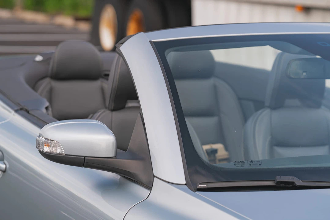 2013 Volvo C70 2nd Gen - Image 27 of 31