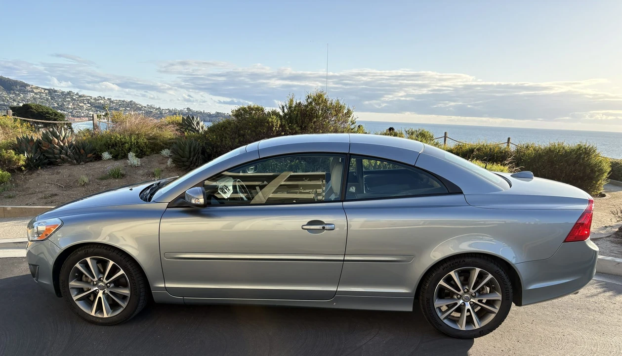 2013 Volvo C70 2nd Gen - Image 12 of 31