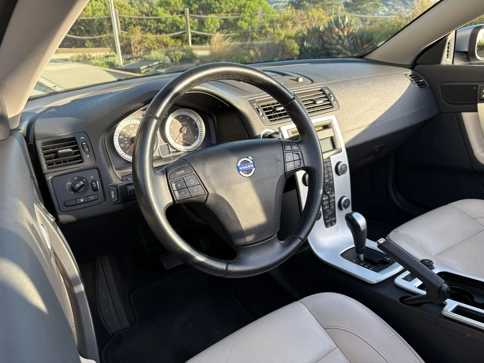 2013 Volvo C70 2nd Gen - Image 28 of 31