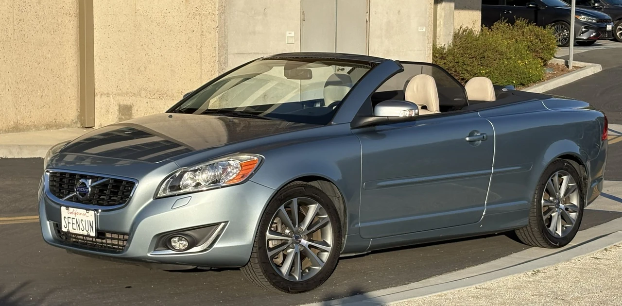 2013 Volvo C70 2nd Gen - Image 2 of 31