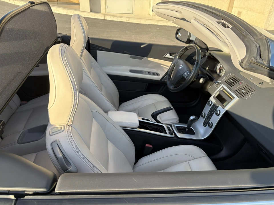 2013 Volvo C70 2nd Gen - Image 23 of 31