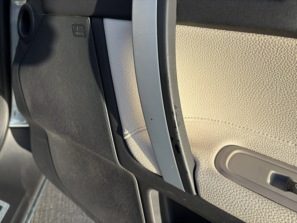 2013 Volvo C70 2nd Gen - Image 27 of 31