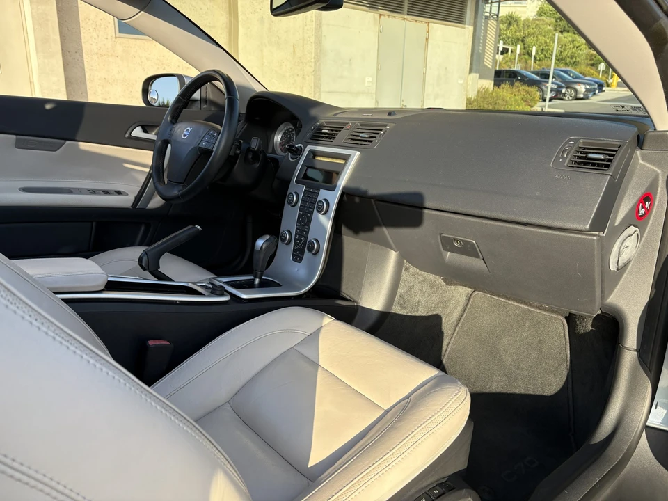 2013 Volvo C70 2nd Gen - Image 25 of 31