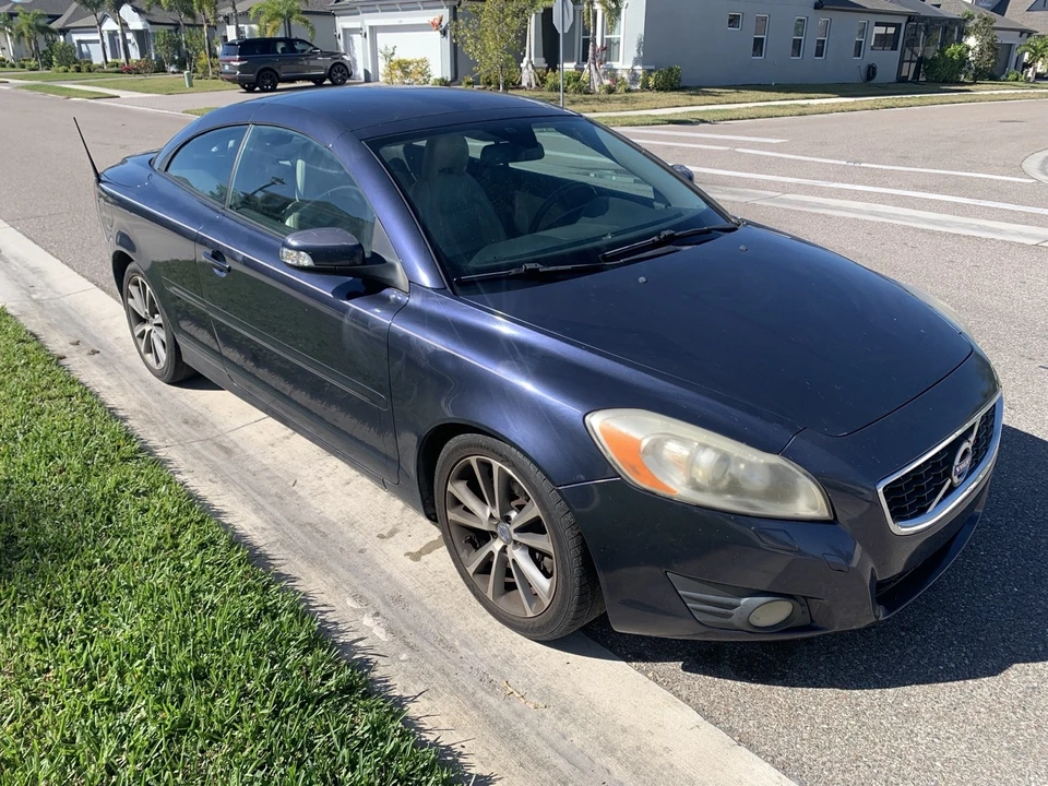 2013 Volvo C70 2nd Gen - Image 2 of 21
