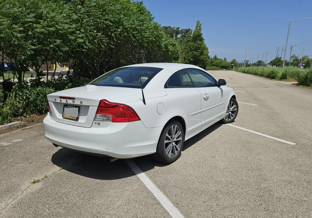 2013 Volvo C70 2nd Gen - Image 2 of 14