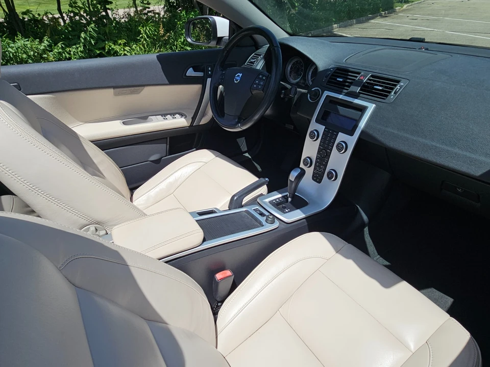 2013 Volvo C70 2nd Gen - Image 9 of 14