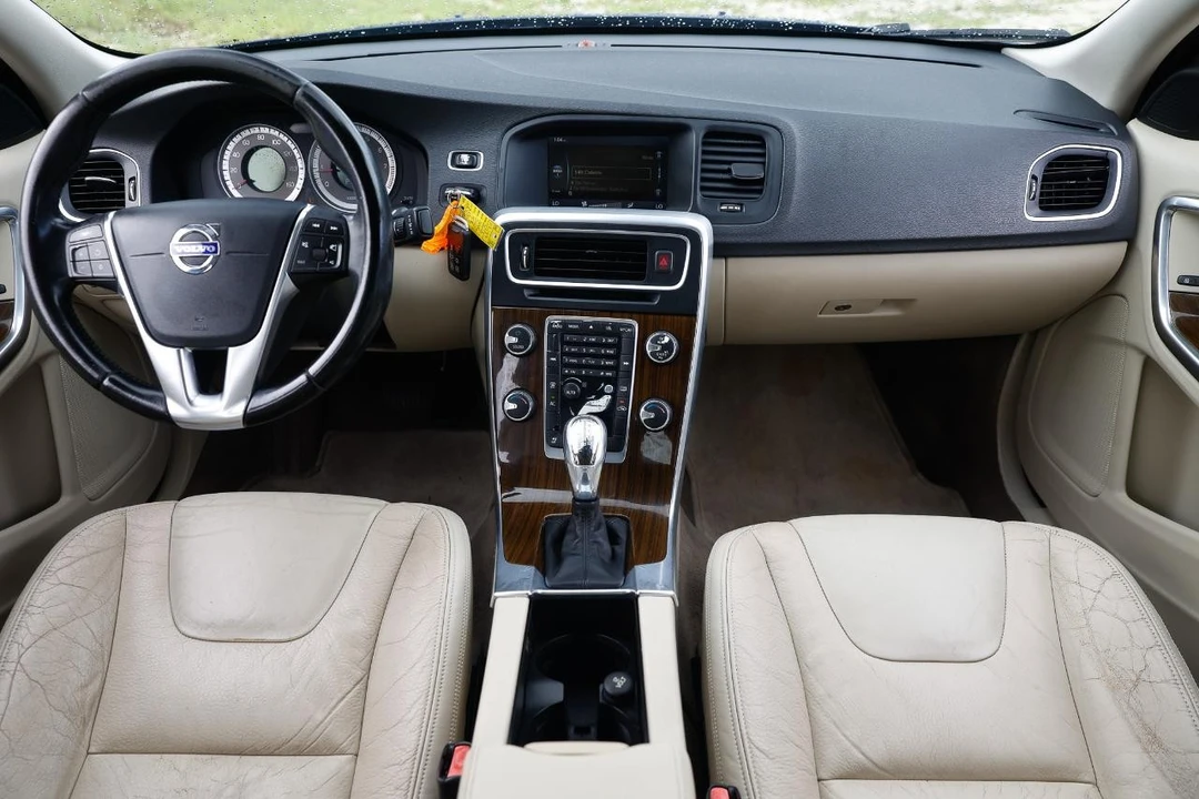 2013 Volvo S60 2nd Gen - Image 2 of 31