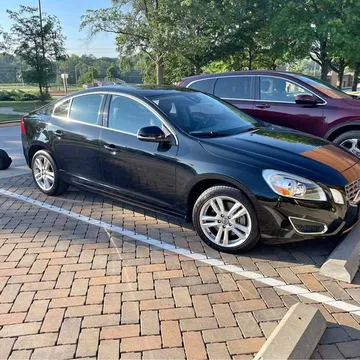 2013 Volvo S60 T5 Momentum Sedan 4D