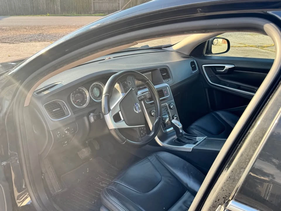 2013 Volvo S60 2nd Gen - Image 2 of 4