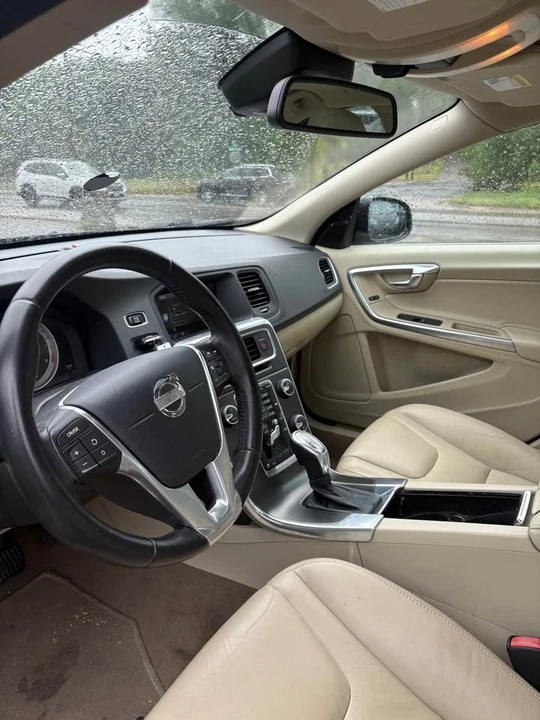 2013 Volvo S60 2nd Gen - Image 8 of 10