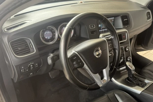 2013 Volvo S60 2nd Gen - Image 5 of 8
