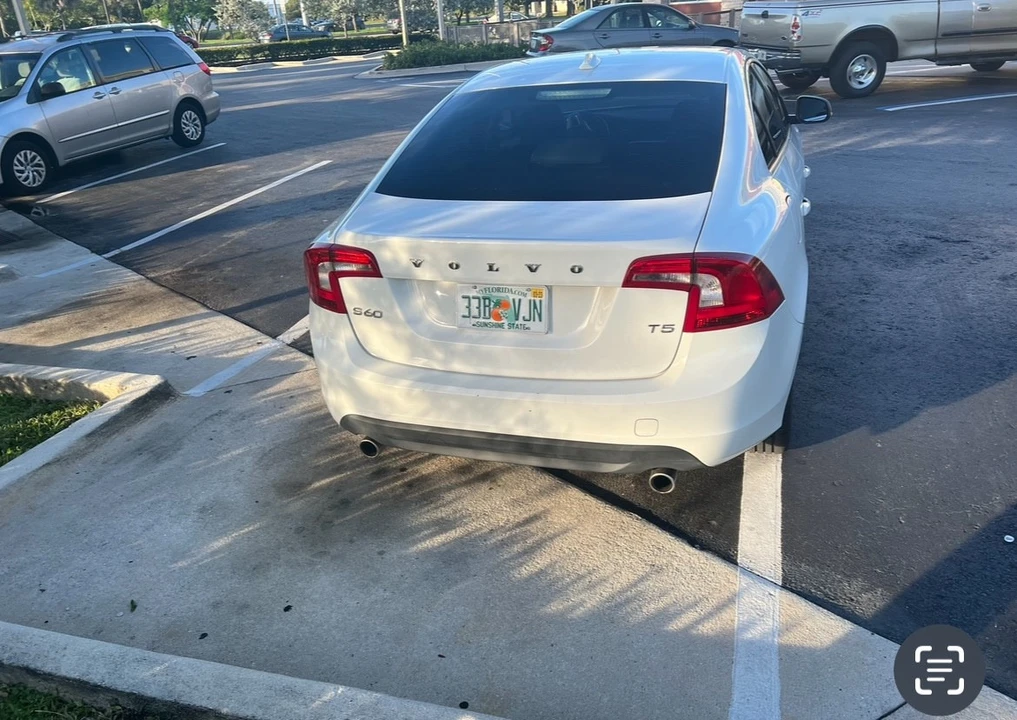 2013 Volvo S60 2nd Gen - Image 2 of 3