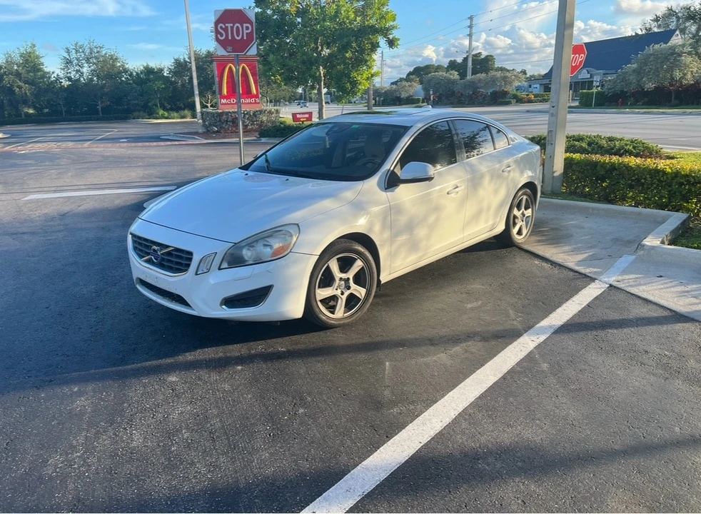 2013 Volvo S60 2nd Gen - Image 2 of 9