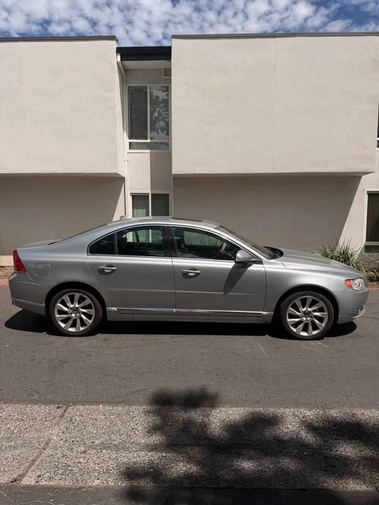2013 Volvo S80 2nd Gen - Image 2 of 9