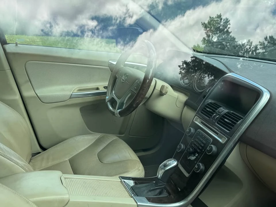 2013 Volvo XC60 1st Gen - Image 2 of 3