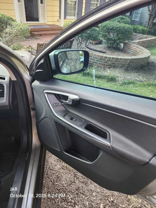 2013 Volvo XC60 1st Gen - Image 3 of 10