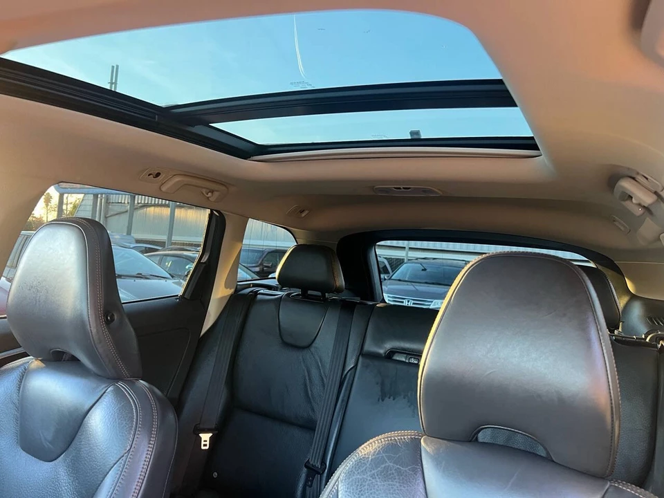 2013 Volvo XC60 1st Gen - Image 11 of 17