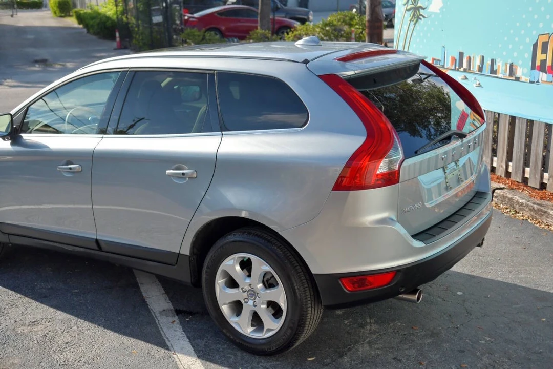 2013 Volvo XC60 1st Gen - Image 9 of 12