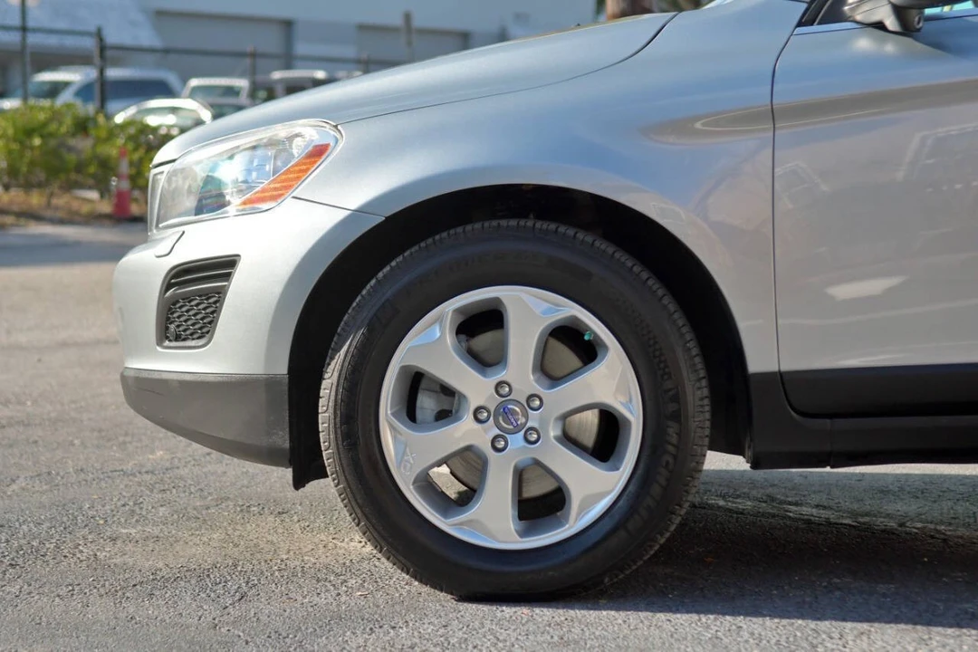 2013 Volvo XC60 1st Gen - Image 5 of 12