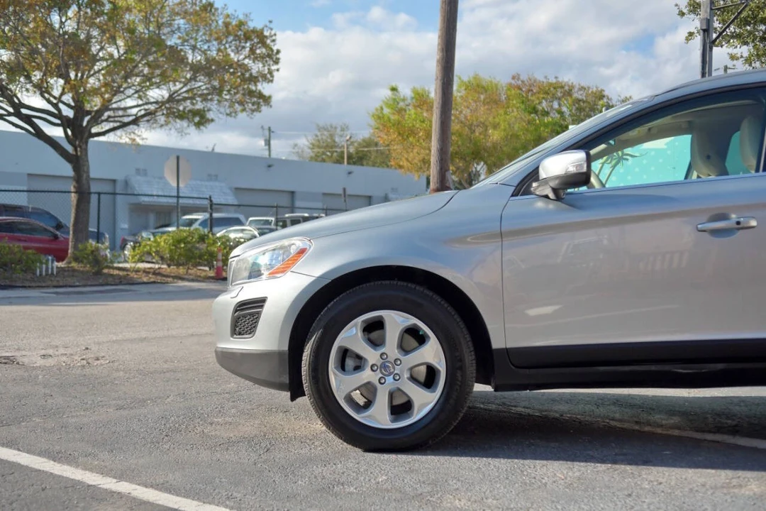 2013 Volvo XC60 1st Gen - Image 4 of 12