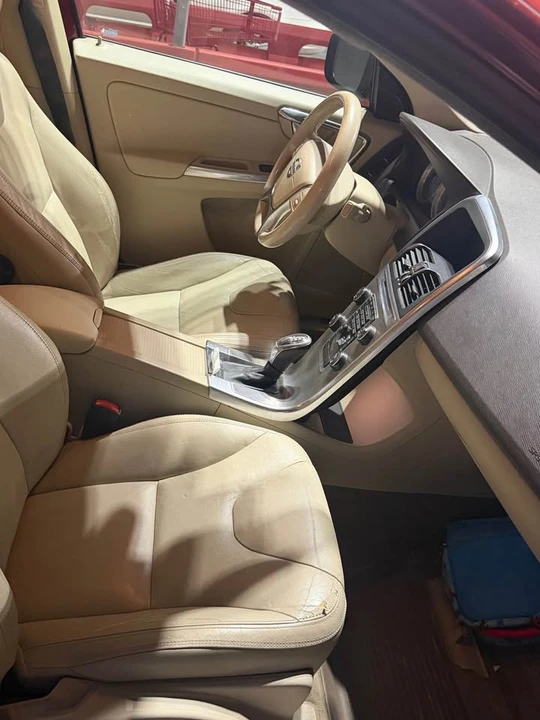 2013 Volvo XC60 1st Gen - Image 6 of 9