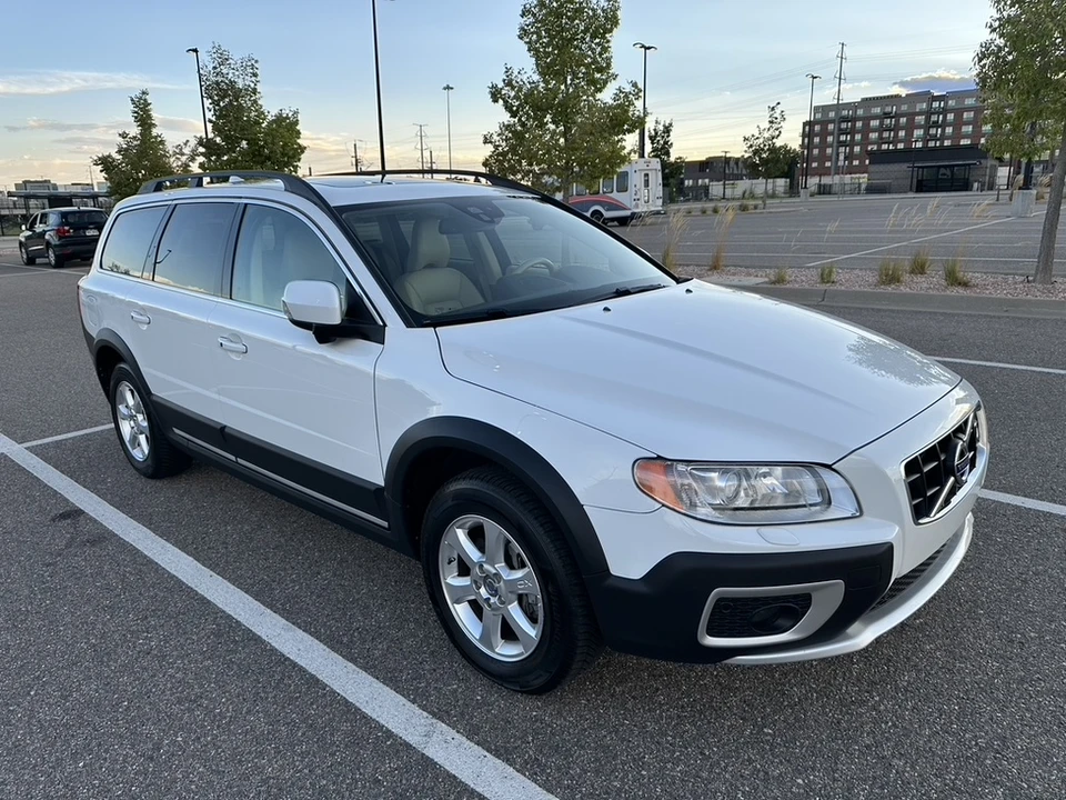 2013 Volvo XC70 3rd Gen - Image 19 of 31