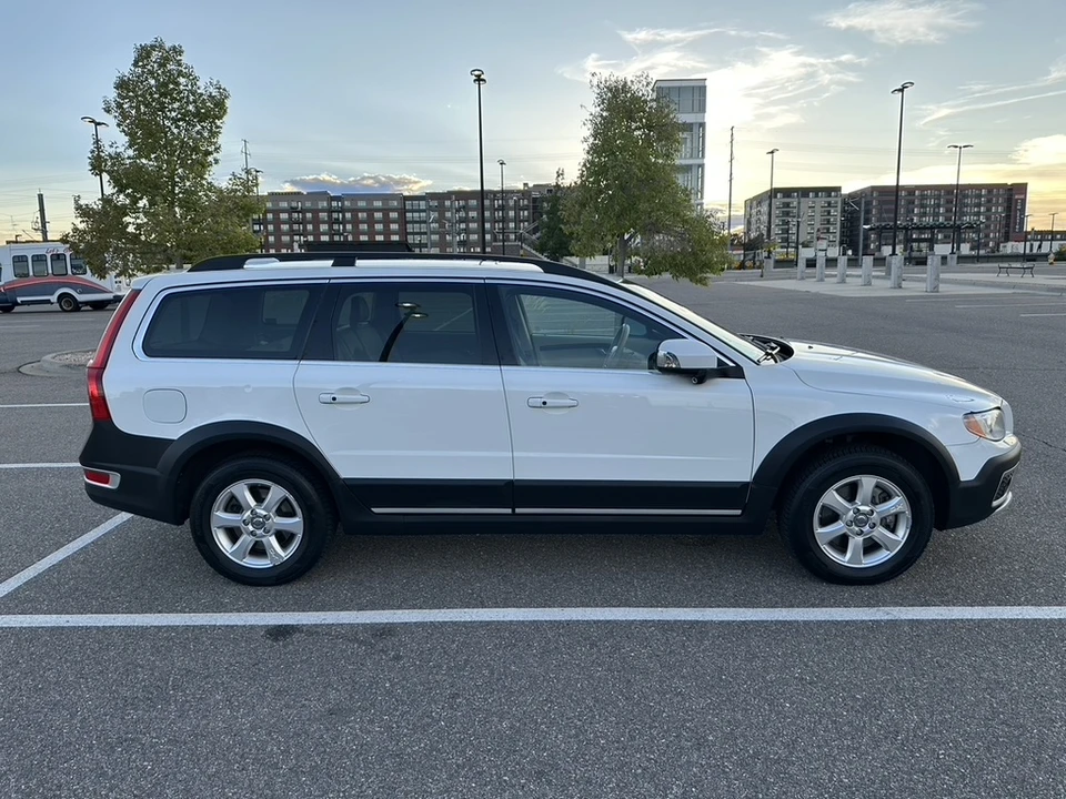 2013 Volvo XC70 3rd Gen - Image 20 of 31