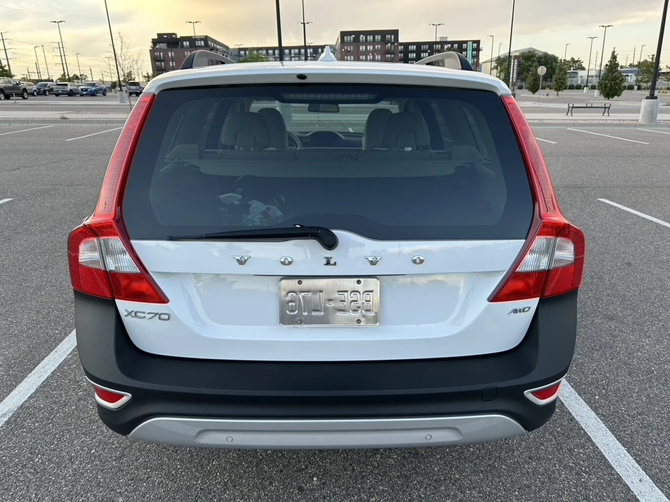 2013 Volvo XC70 3rd Gen - Image 22 of 31