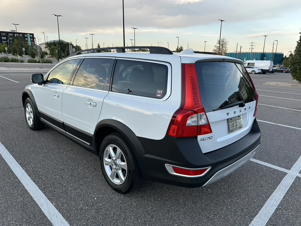 2013 Volvo XC70 3rd Gen - Image 23 of 31