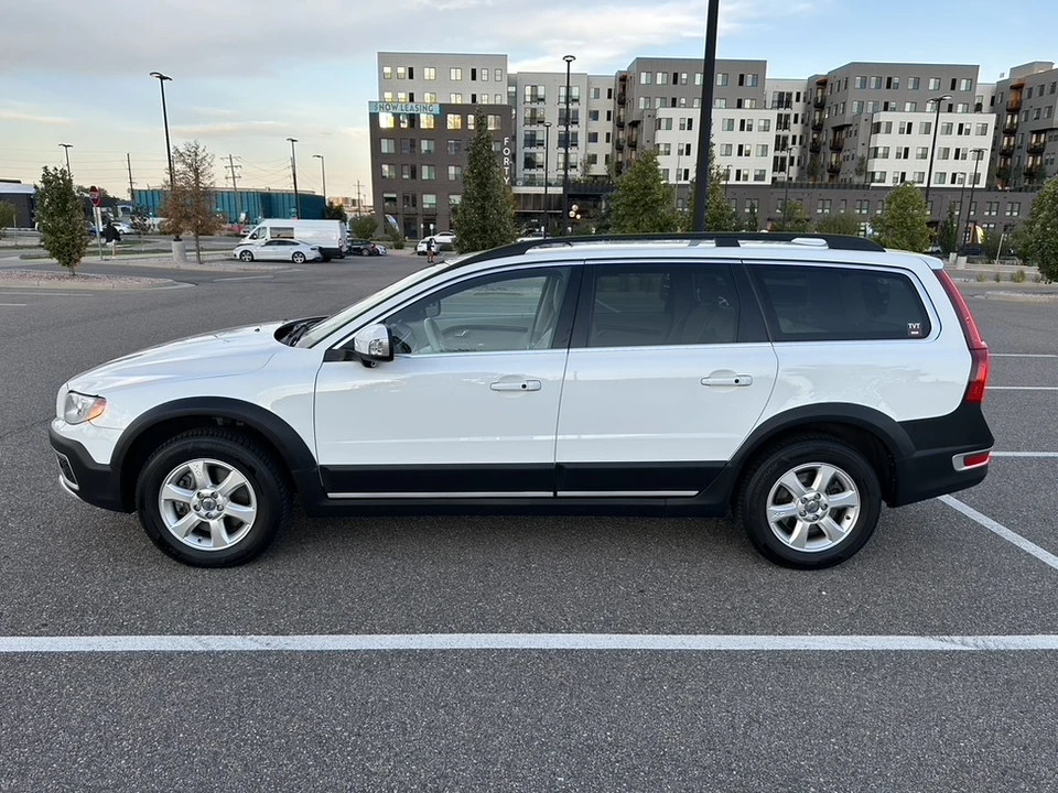 2013 Volvo XC70 3rd Gen - Image 24 of 31