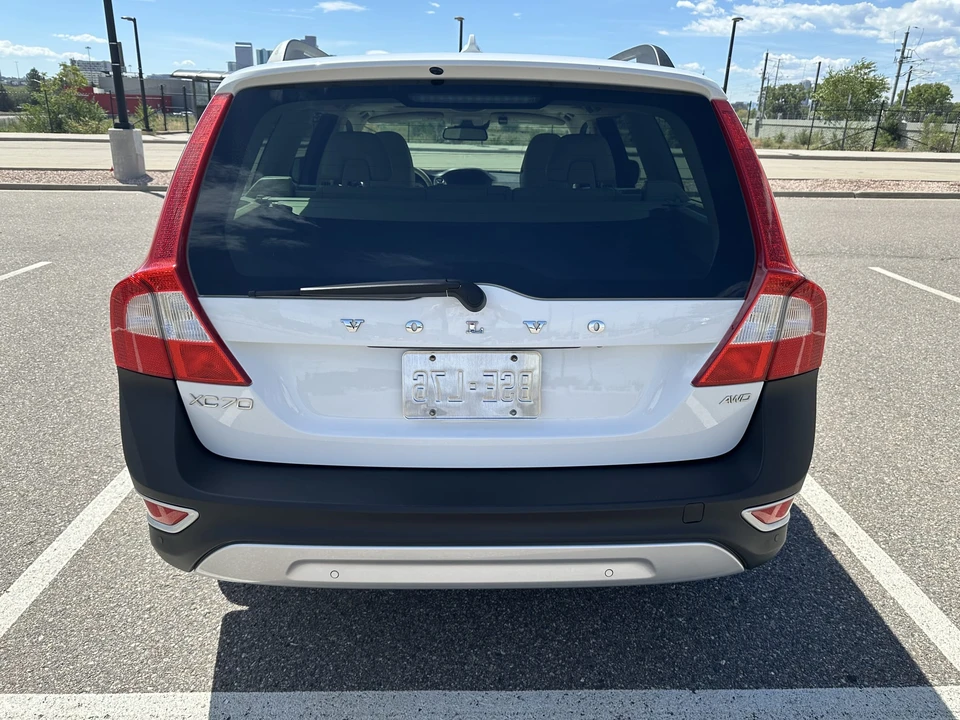 2013 Volvo XC70 3rd Gen - Image 11 of 31