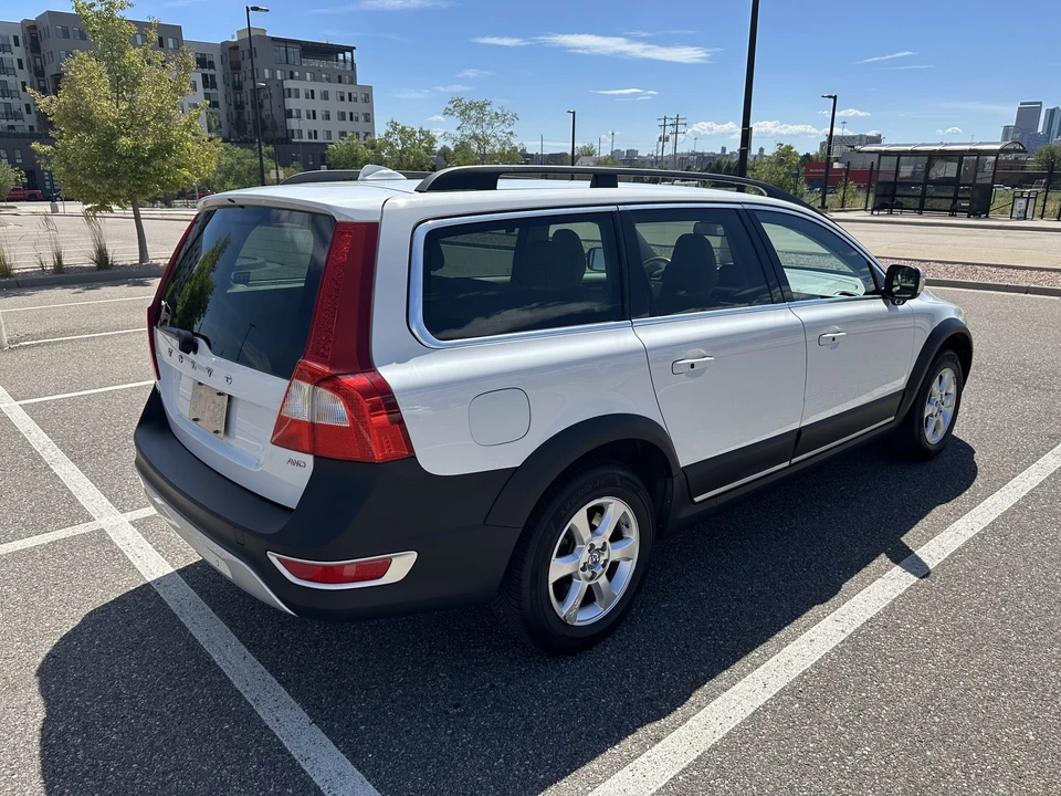 2013 Volvo XC70 3rd Gen - Image 10 of 31