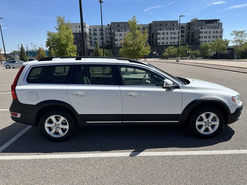 2013 Volvo XC70 3rd Gen - Image 7 of 31