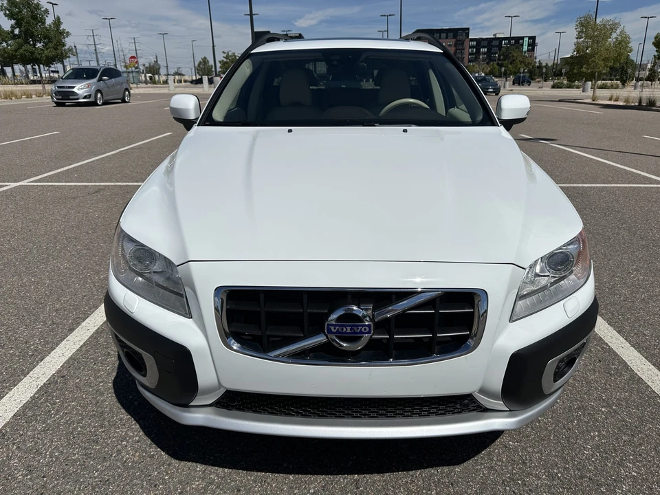 2013 Volvo XC70 3rd Gen - Image 4 of 31