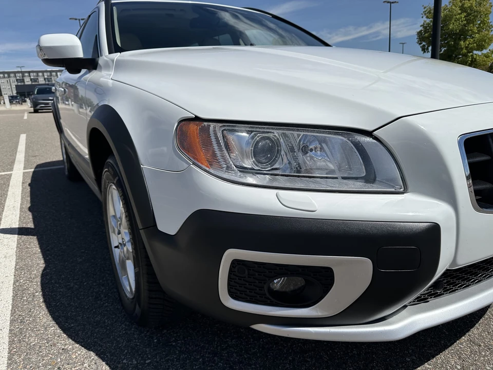 2013 Volvo XC70 3rd Gen - Image 25 of 31