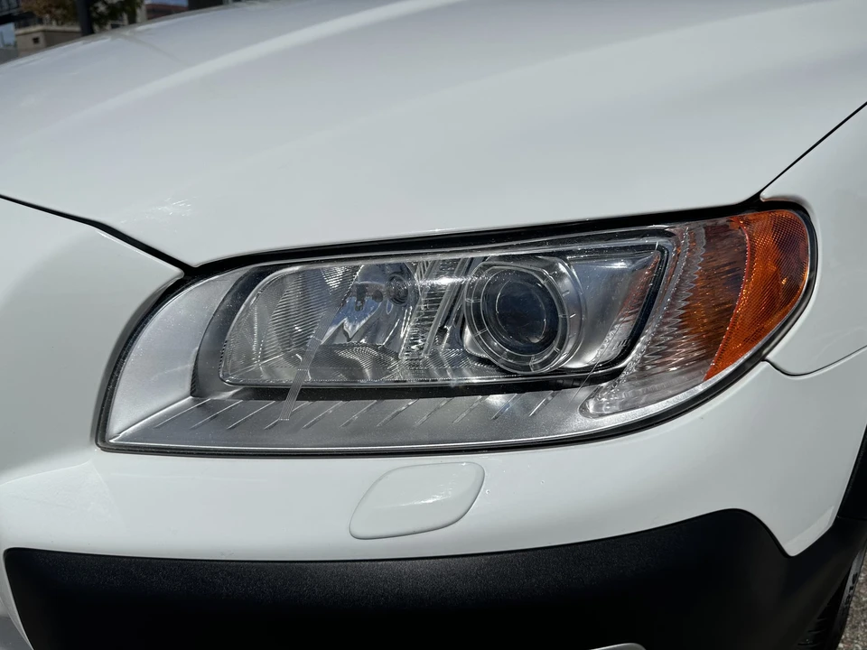 2013 Volvo XC70 3rd Gen - Image 29 of 31