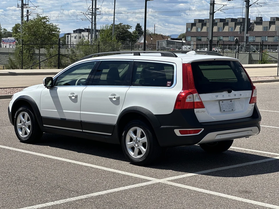 2013 Volvo XC70 3rd Gen - Image 14 of 31