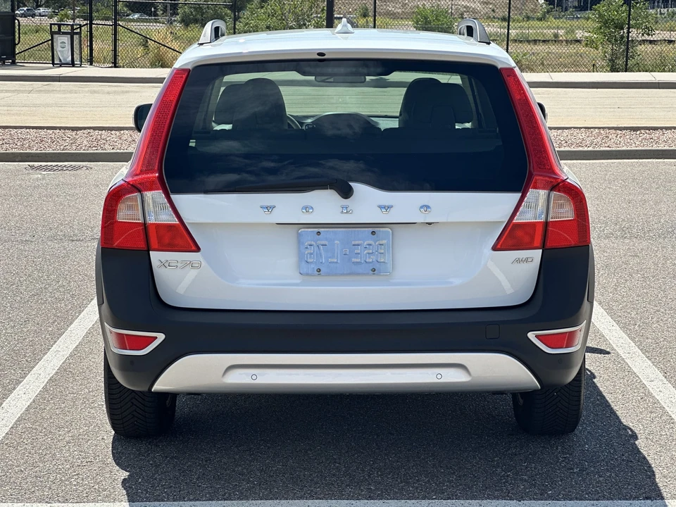 2013 Volvo XC70 3rd Gen - Image 12 of 31