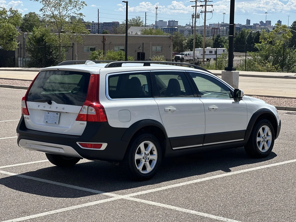2013 Volvo XC70 3rd Gen - Image 9 of 31