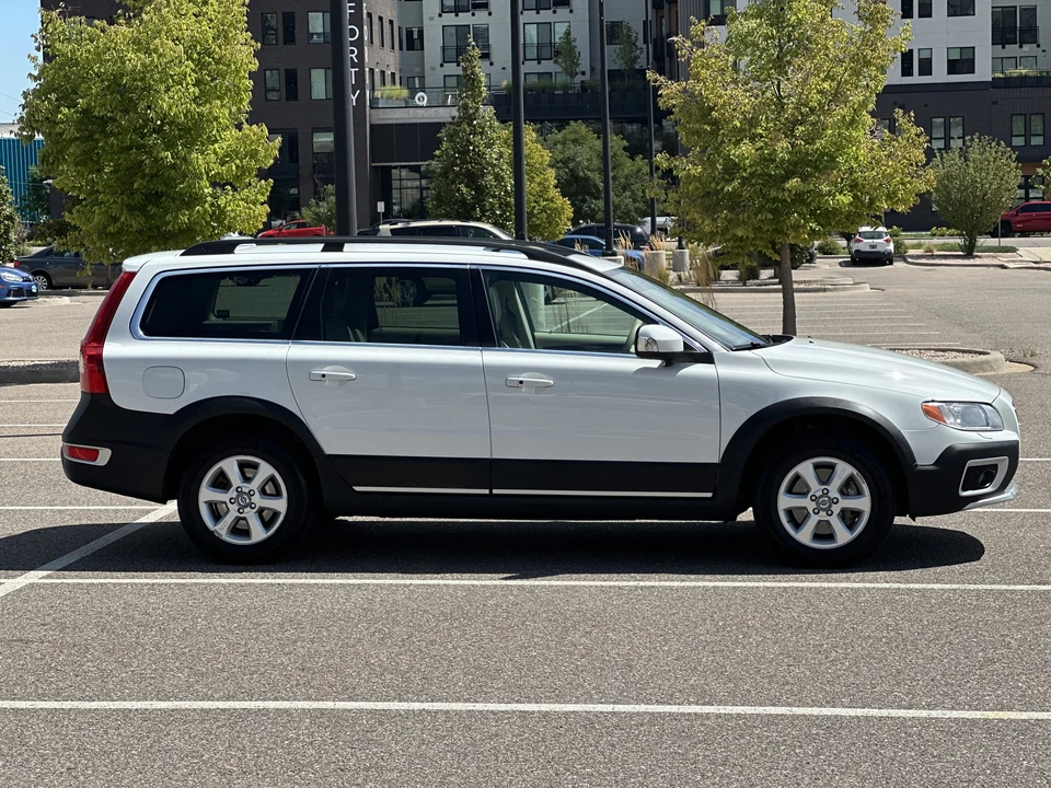 2013 Volvo XC70 3rd Gen - Image 8 of 31