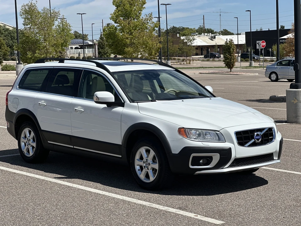 2013 Volvo XC70 3rd Gen - Image 6 of 31
