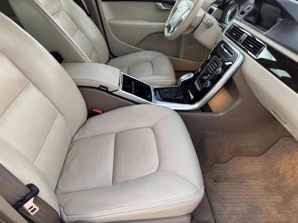 2013 Volvo XC70 3rd Gen - Image 15 of 21