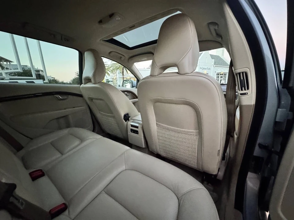2013 Volvo XC70 3rd Gen - Image 17 of 21