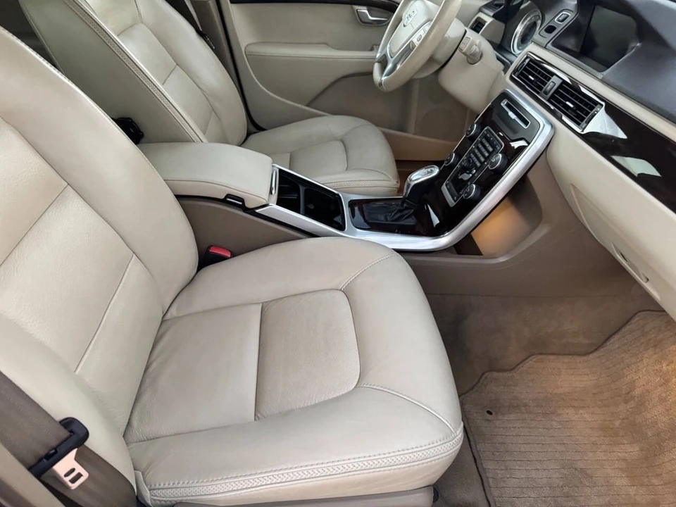 2013 Volvo XC70 3rd Gen - Image 15 of 21