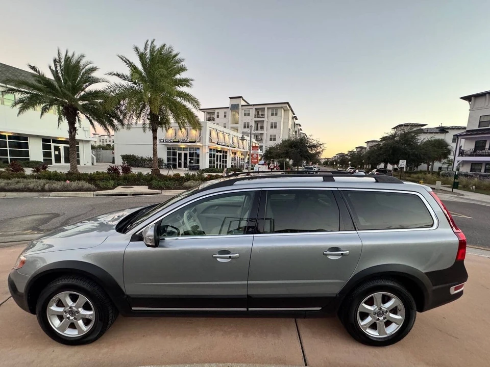 2013 Volvo XC70 3rd Gen - Image 3 of 21