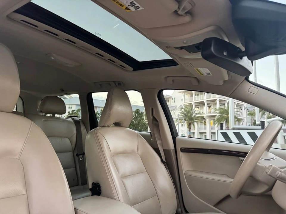 2013 Volvo XC70 3rd Gen - Image 16 of 21